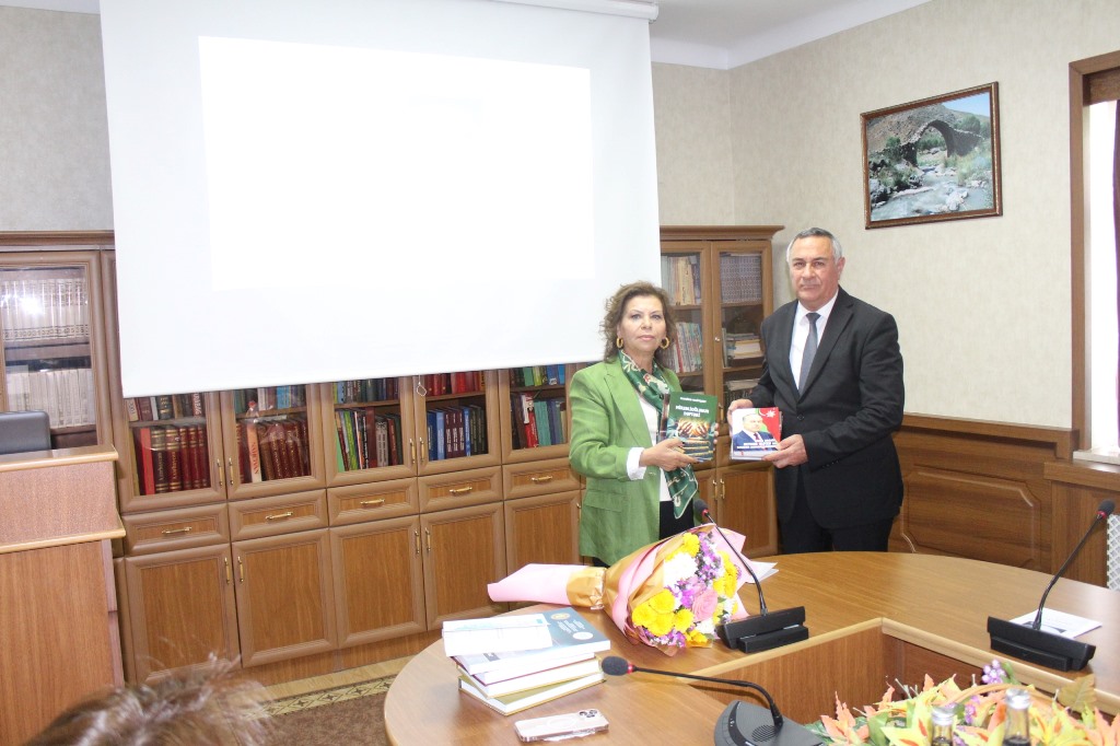 Professor Mahirə Hüseynova AMEA-nın Naxçıvan Bölməsinin qonağı olub