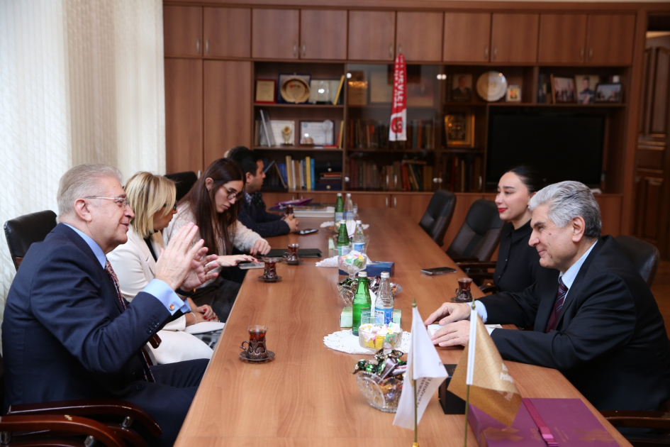 Professor Mustafa Aydın ADPU-da təhsildə innovativ liderlikdən danışıb 