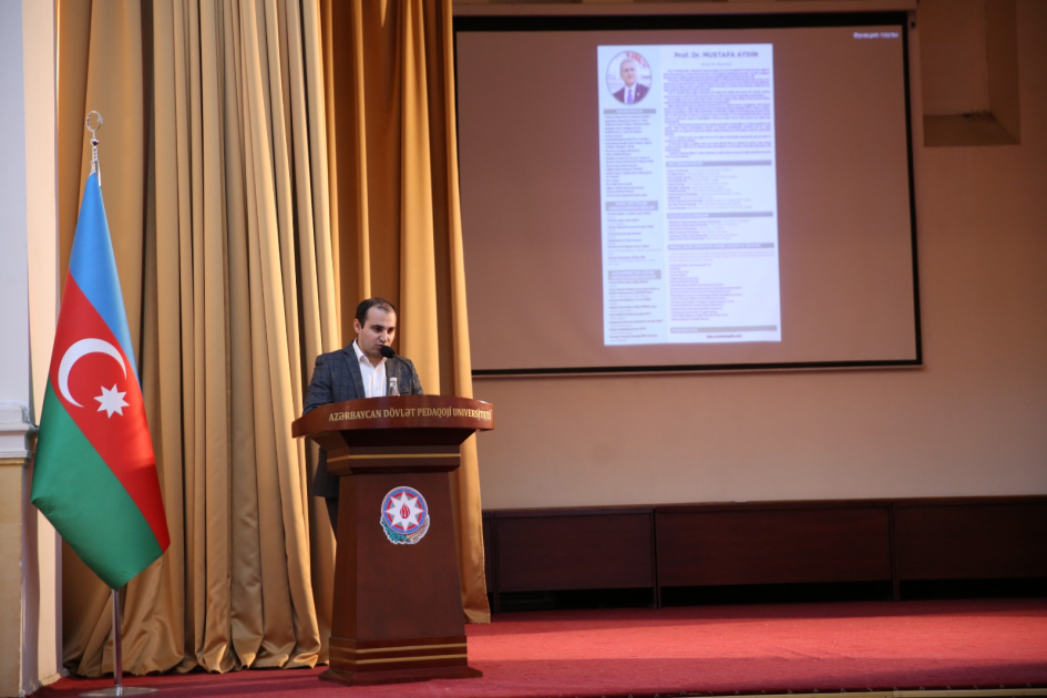 Professor Mustafa Aydın ADPU-da təhsildə innovativ liderlikdən danışıb