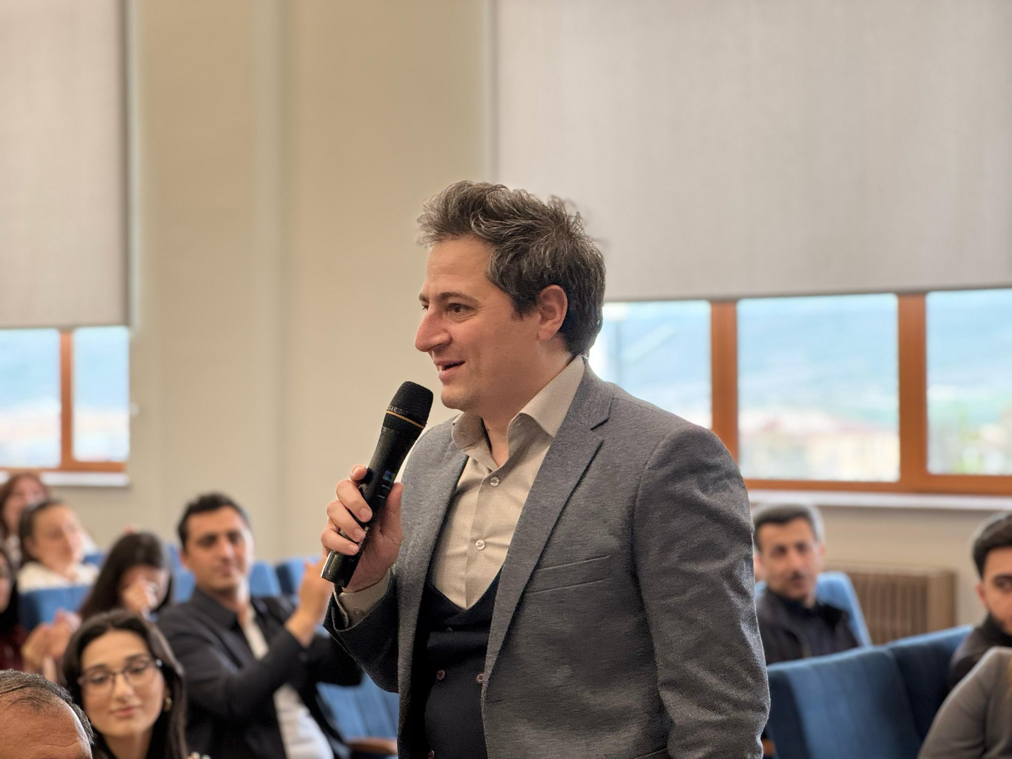 Qarabağ Universitetində bədii yaradıcılıq müsabiqə-festivalının seçim turu keçirilib