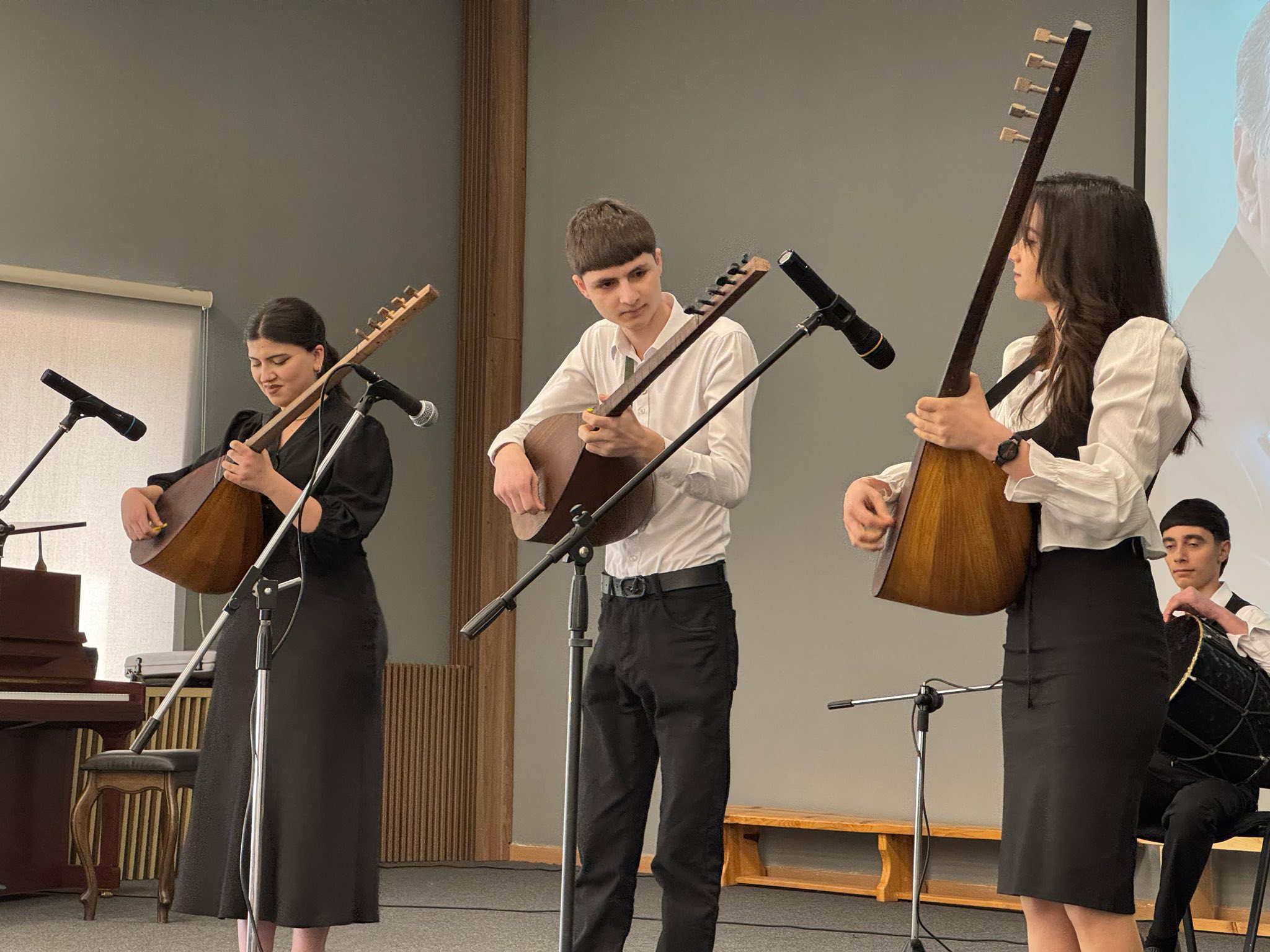 Qarabağ Universitetində bədii yaradıcılıq müsabiqə-festivalının seçim turu keçirilib