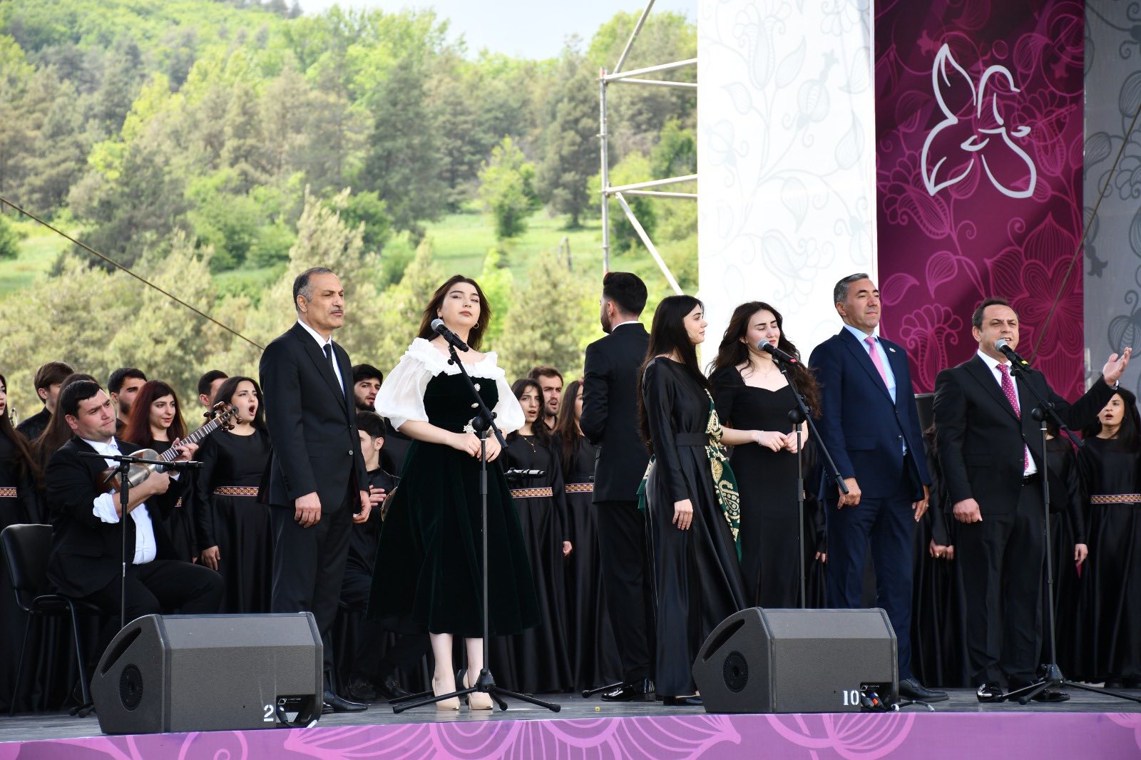Qarabağ Universitetinin müəllim və tələbələri “Xarıbülbül”də çıxış ediblər