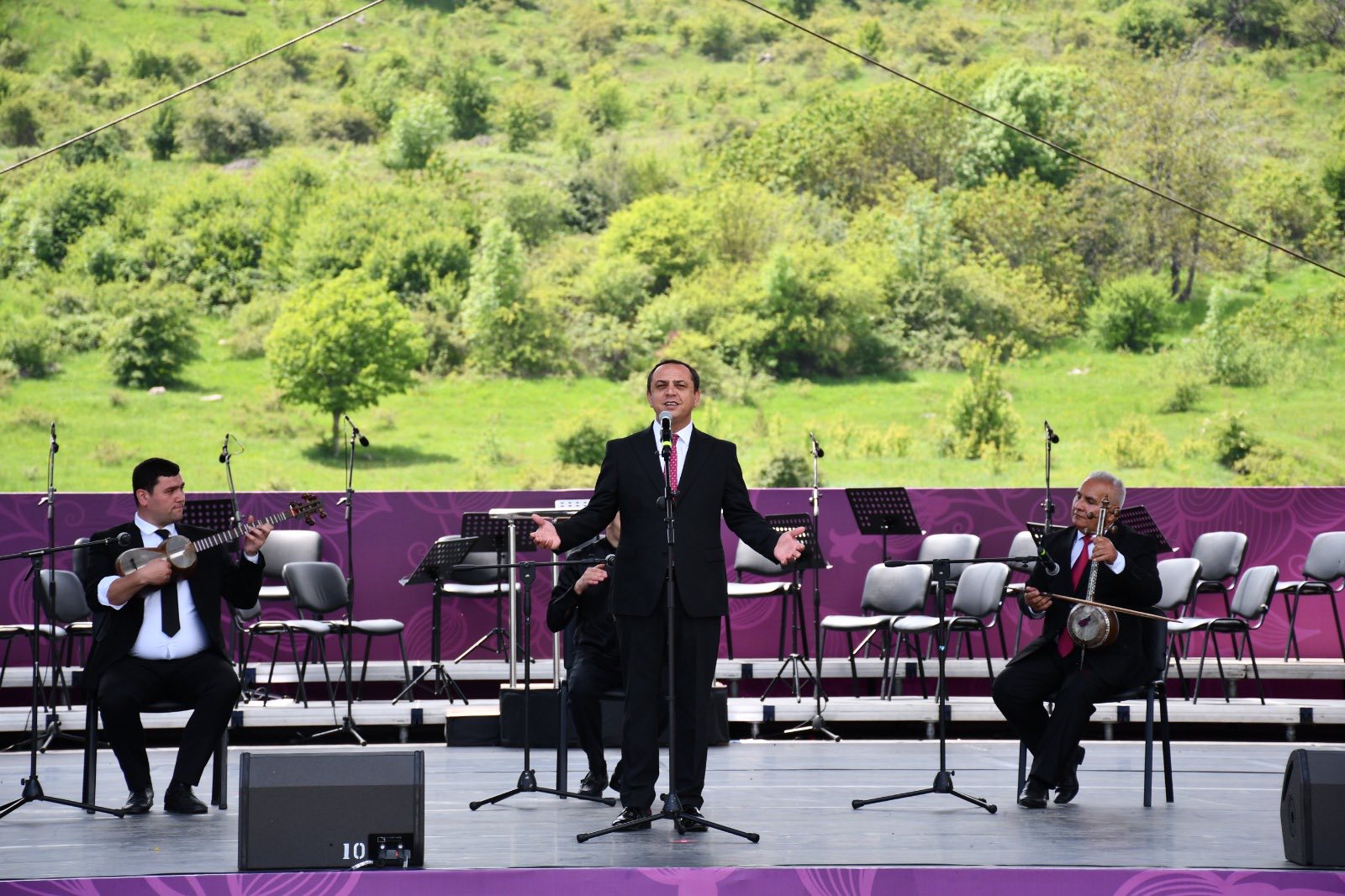 Qarabağ Universitetinin müəllim və tələbələri “Xarıbülbül”də çıxış ediblər