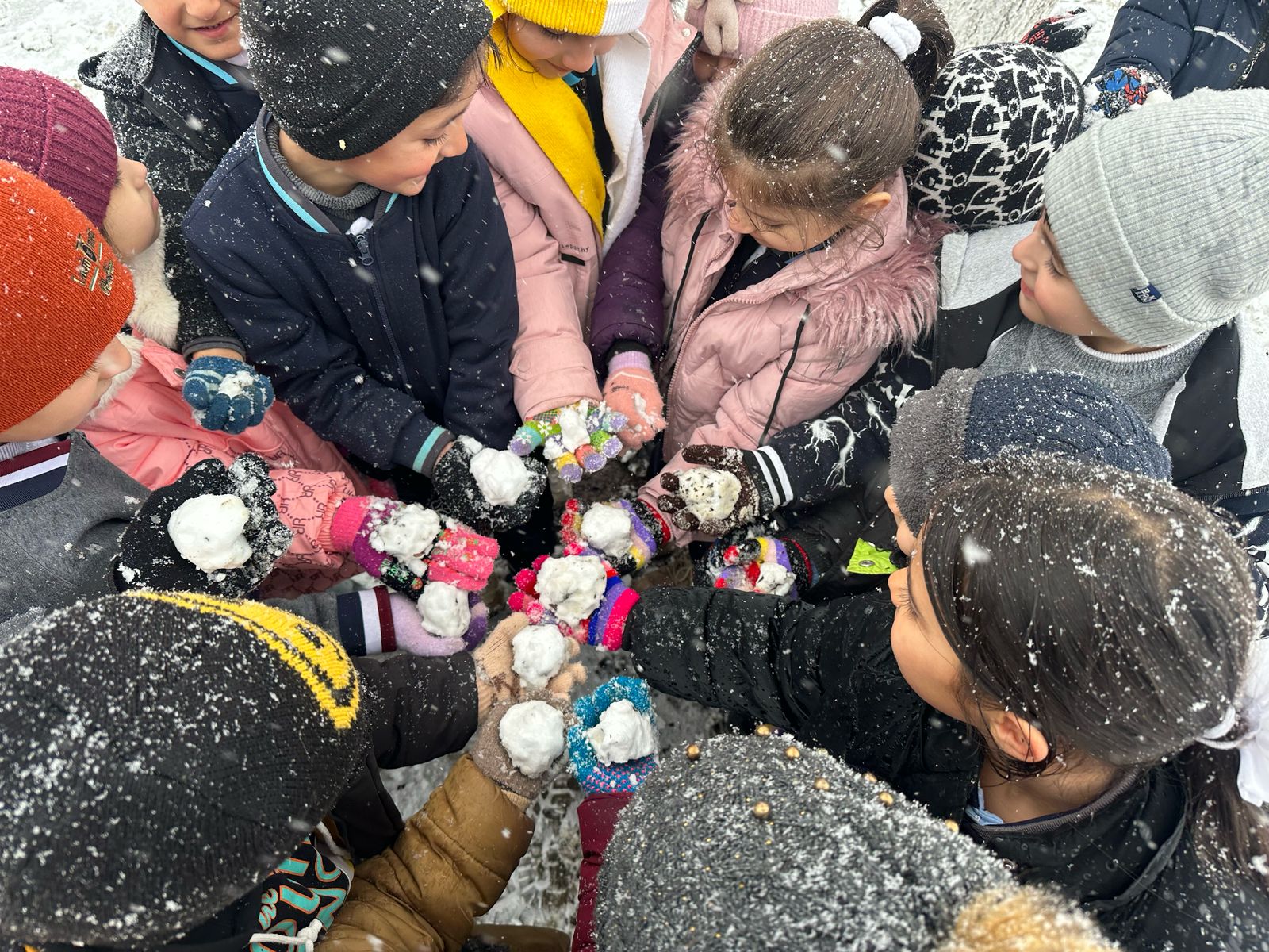 Qarlı hava şəraiti ilə əlaqədar məktəblərdə davamiyyət necədir? – AÇIQLAMA