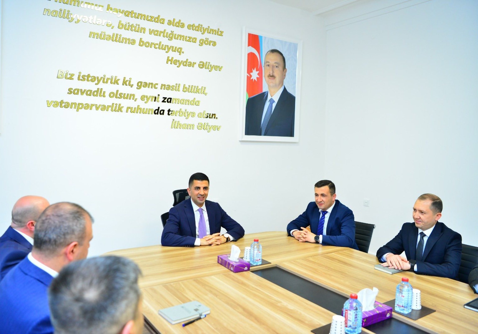 Qazax-Tovuz Regional Təhsil İdarəsinin müdiri kollektivə təqdim olunub