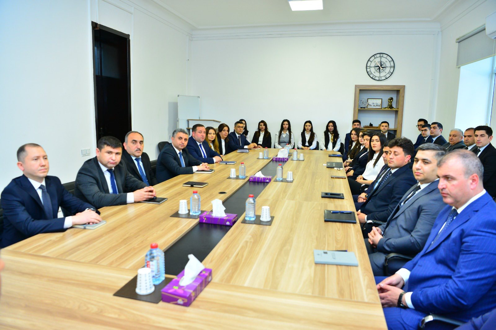 Qazax-Tovuz Regional Təhsil İdarəsinin müdiri kollektivə təqdim olunub