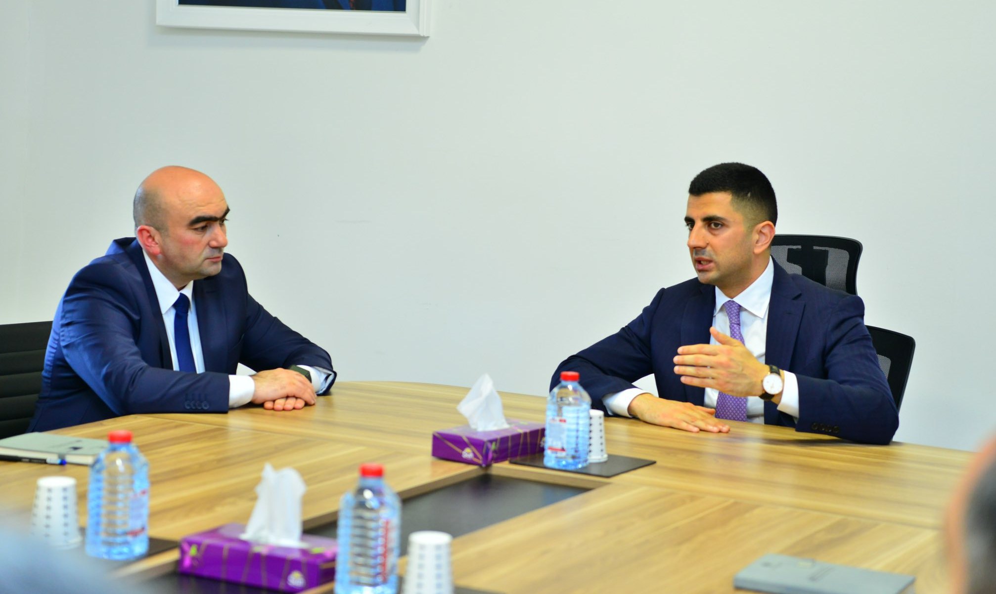 Qazax-Tovuz Regional Təhsil İdarəsinin müdiri kollektivə təqdim olunub