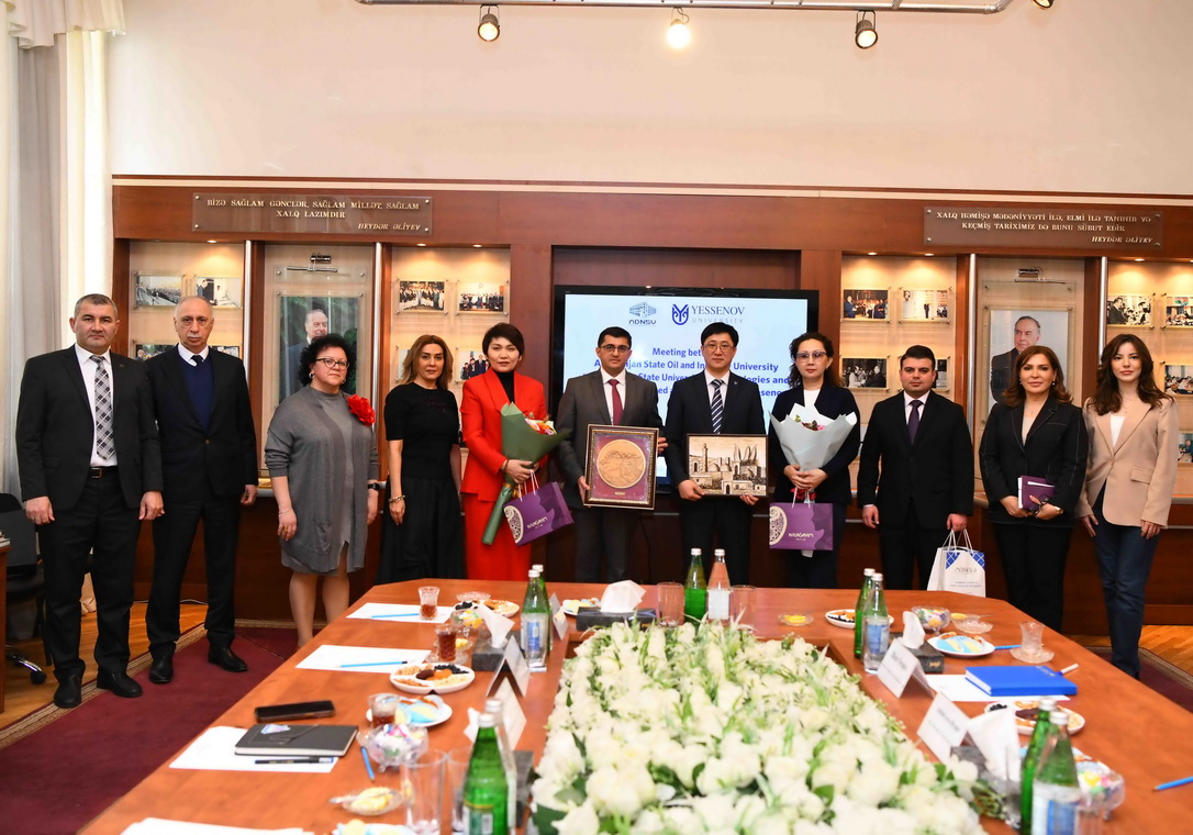 Qazaxıstanın nümayəndə heyəti ADNSU-nun rektoru ilə görüşüb 