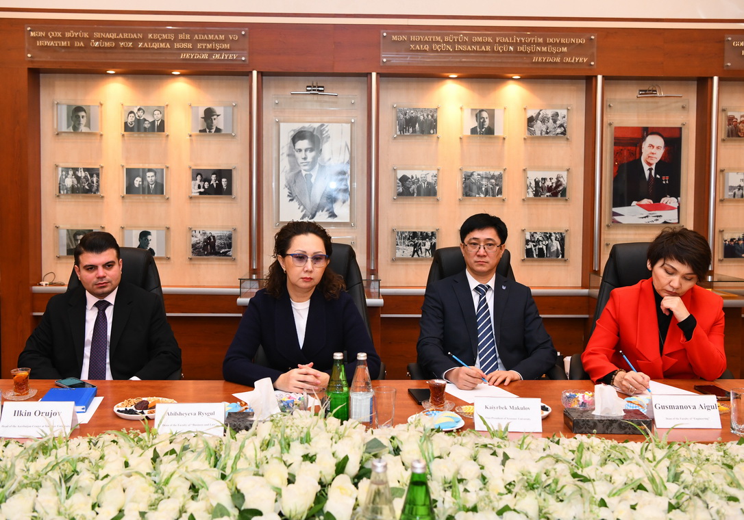 Qazaxıstanın nümayəndə heyəti ADNSU-nun rektoru ilə görüşüb