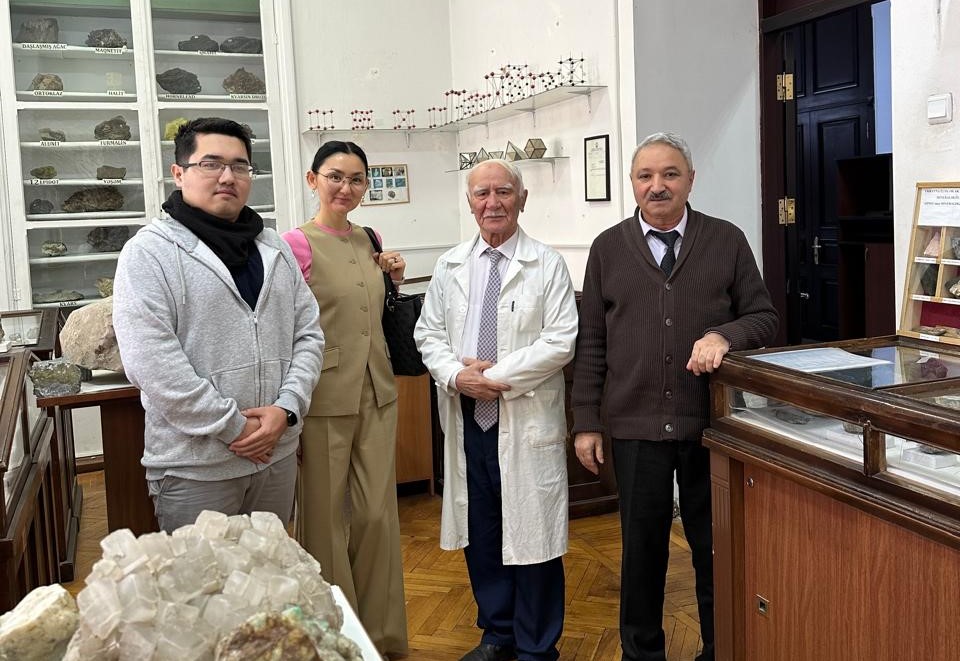 Qazaxıstanlı tələbələr ADNSU-da təcrübə keçiblər 