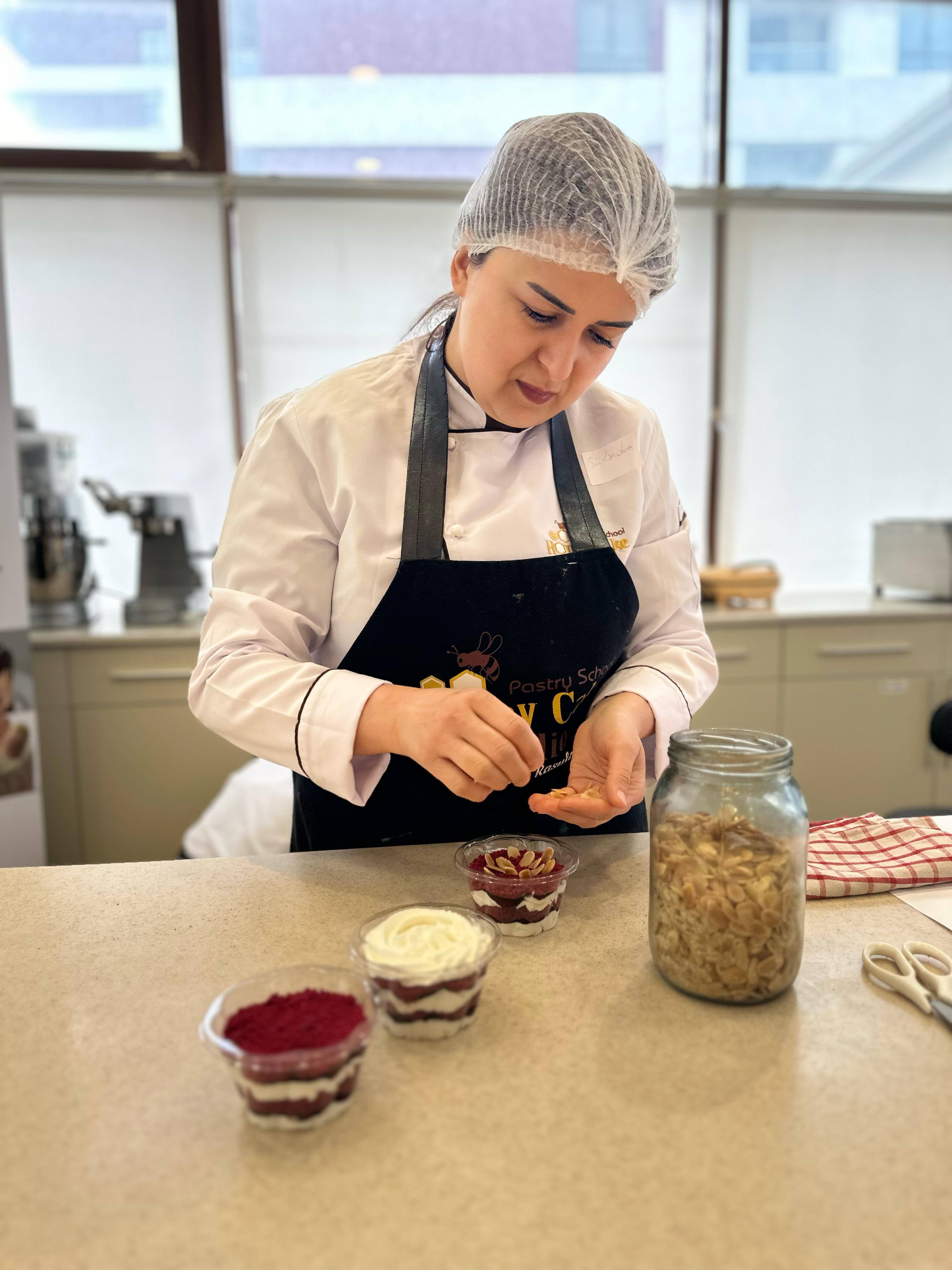 “Qənnadıçı, şirniyyatçı” və “Aşpaz” peşə ixtisasları üzrə bacarıqlar qiymətləndirilib 