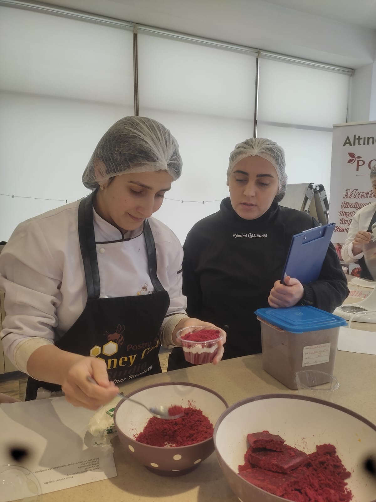 “Qənnadıçı, şirniyyatçı” və “Aşpaz” peşə ixtisasları üzrə bacarıqlar qiymətləndirilib 