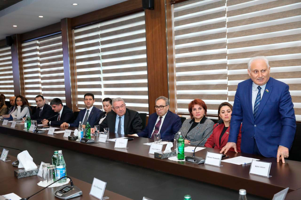 “Qərbi Azərbaycan tədqiqatlarda: çağırışlar və perspektivlər” mövzusunda elmi konfrans keçirilib