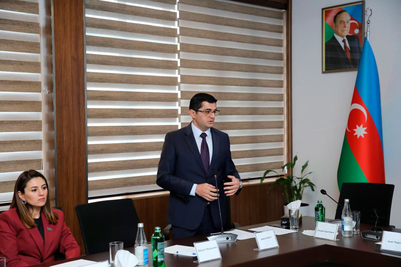 “Qərbi Azərbaycan tədqiqatlarda: çağırışlar və perspektivlər” mövzusunda elmi konfrans keçirilib