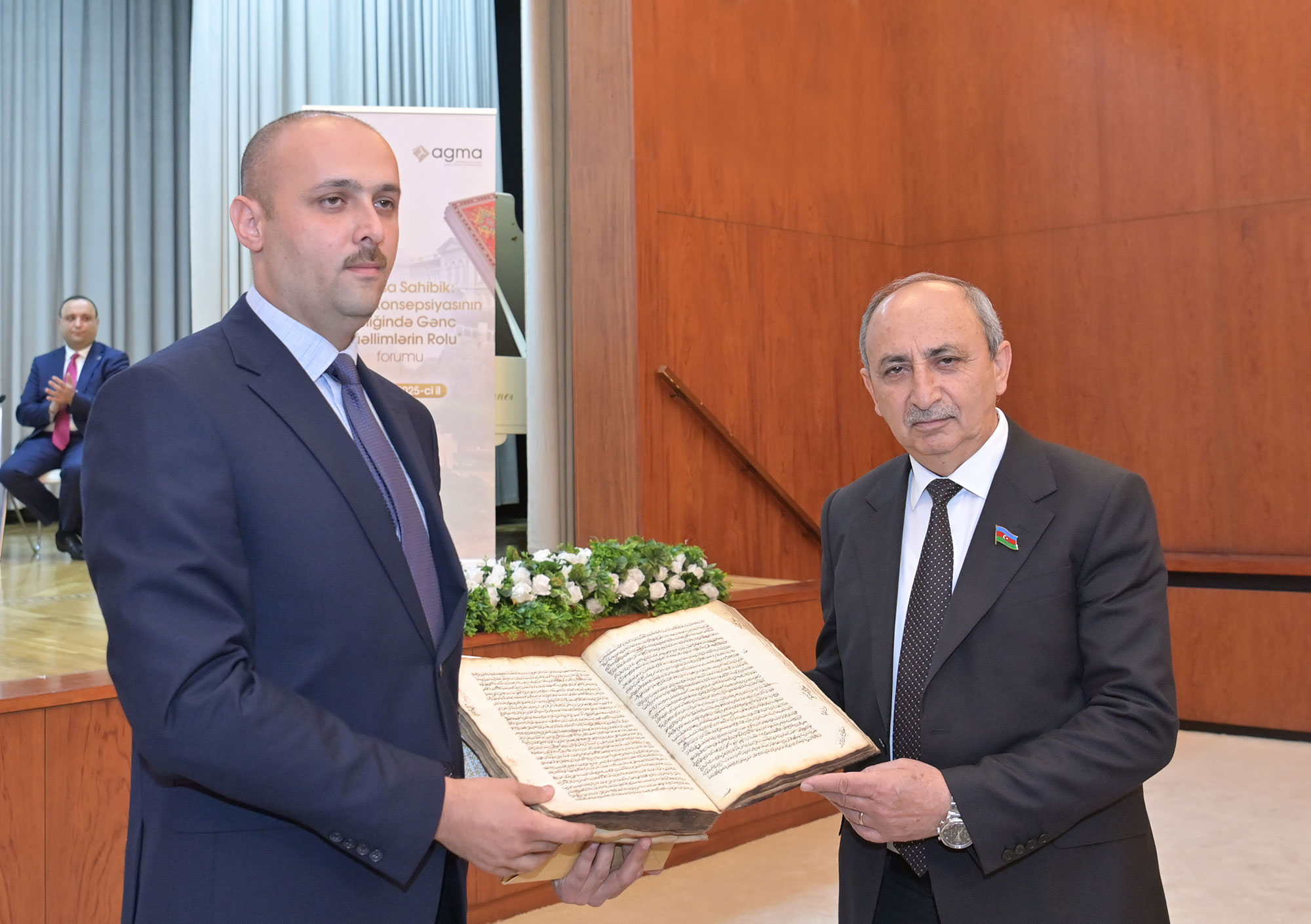 “Qərbi Azərbaycana qayıdış” mövzusuna həsr olunmuş forum keçirilib