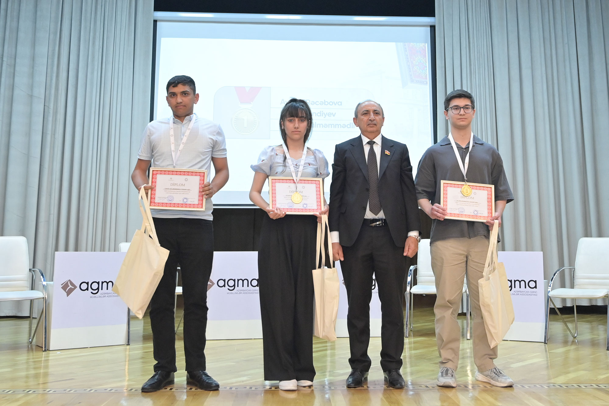 “Qərbi Azərbaycana qayıdış” olimpiadasının qalibləri mükafatlandırılıblar
