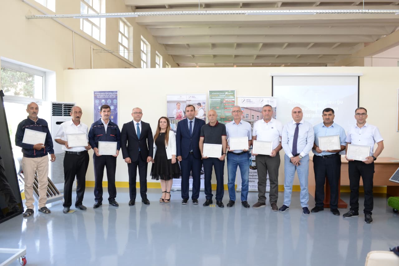 Qısamüddətli peşə təlimi keçən müdavimlərlə görüş keçirilib 