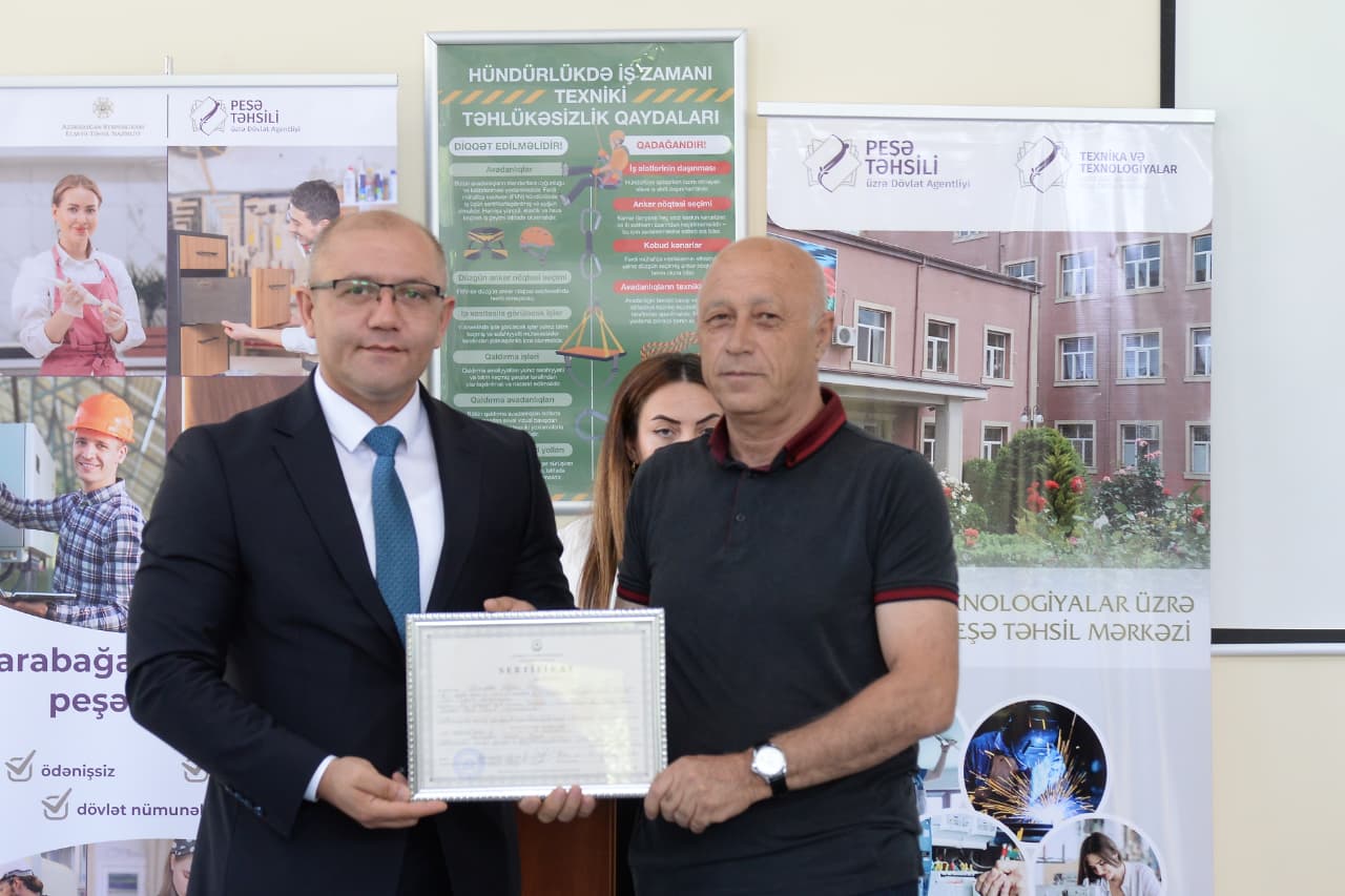 Qısamüddətli peşə təlimi keçən müdavimlərlə görüş keçirilib