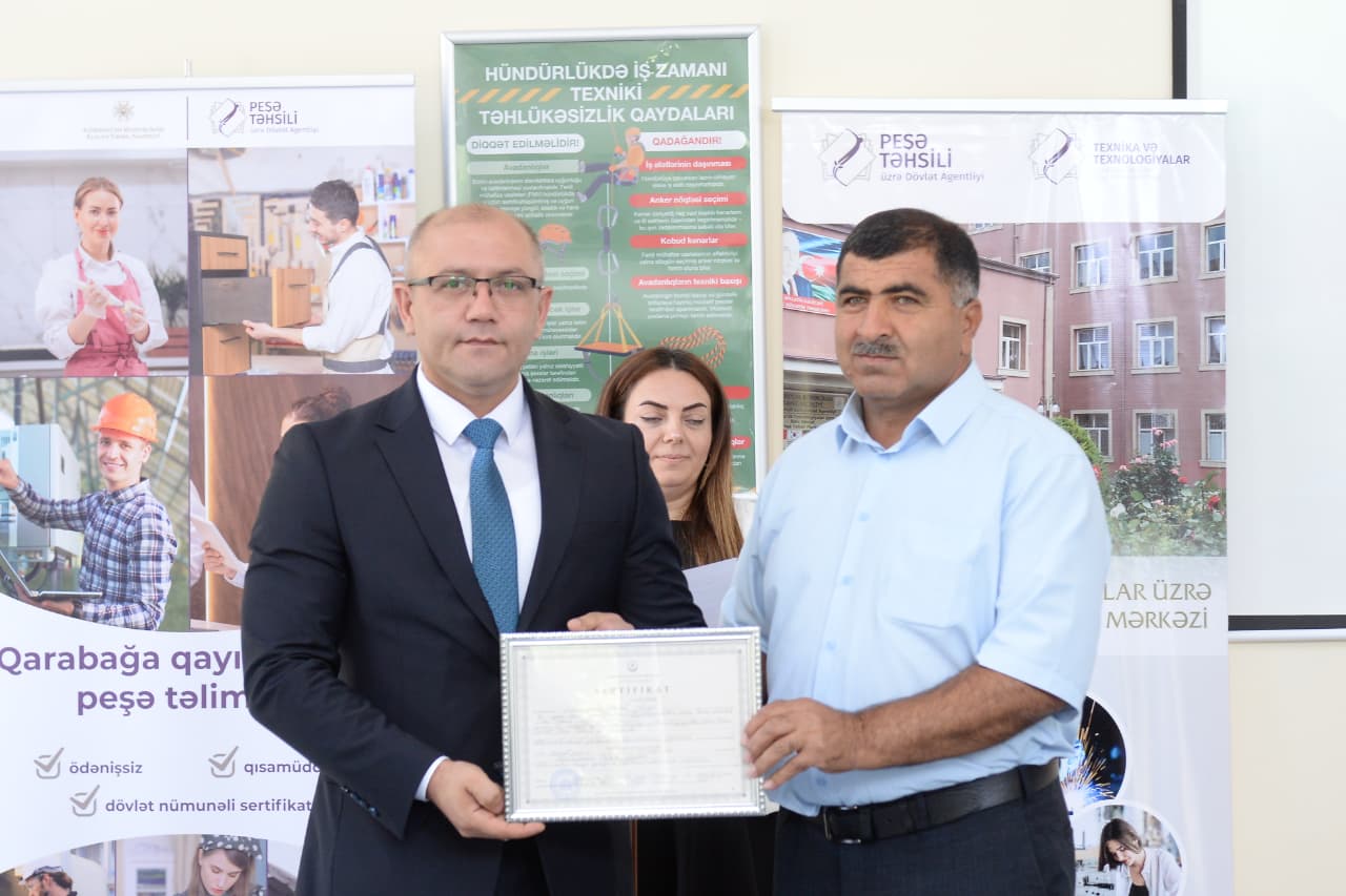 Qısamüddətli peşə təlimi keçən müdavimlərlə görüş keçirilib