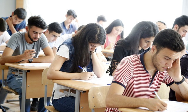 Qız və oğlan abituriyentlər daha çox hansı ixtisasları seçiblər? 