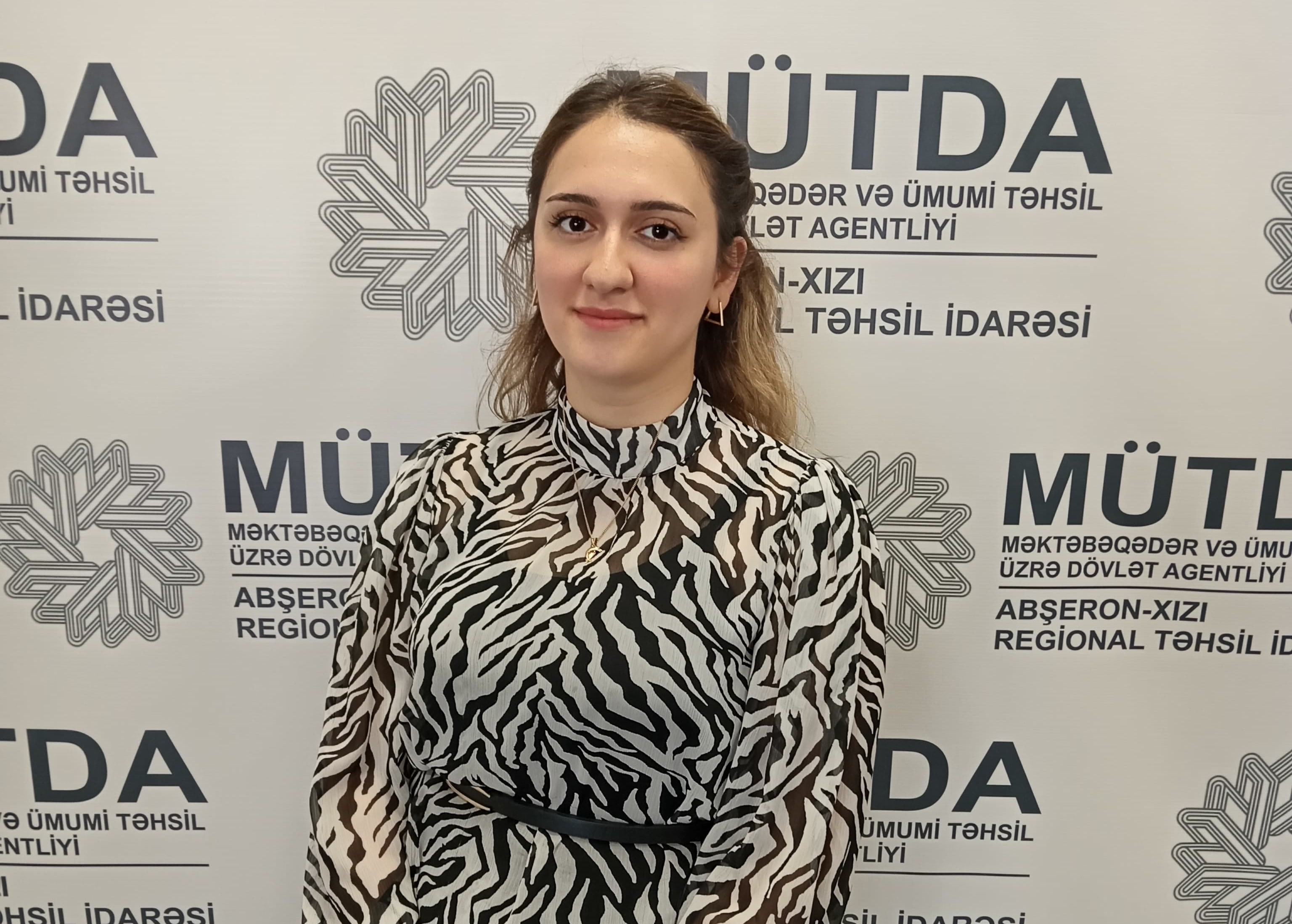 Region birincisi: Müəllimlər məktəb dərsliklərini mükəmməl bilsələr, kifayət edir 