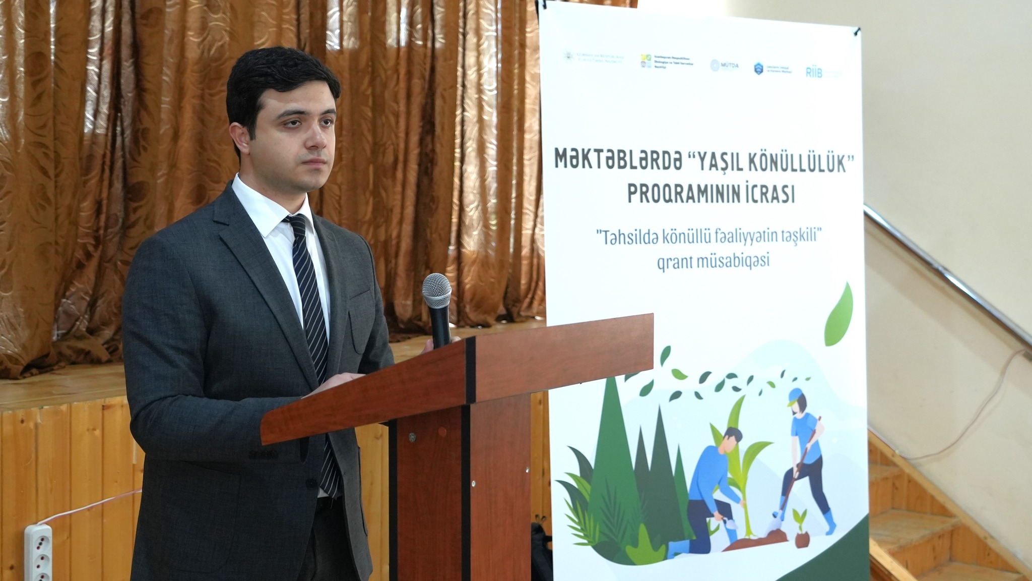 Region məktəblərində iqlim dəyişikliyi ilə bağlı təlimlər keçirilib