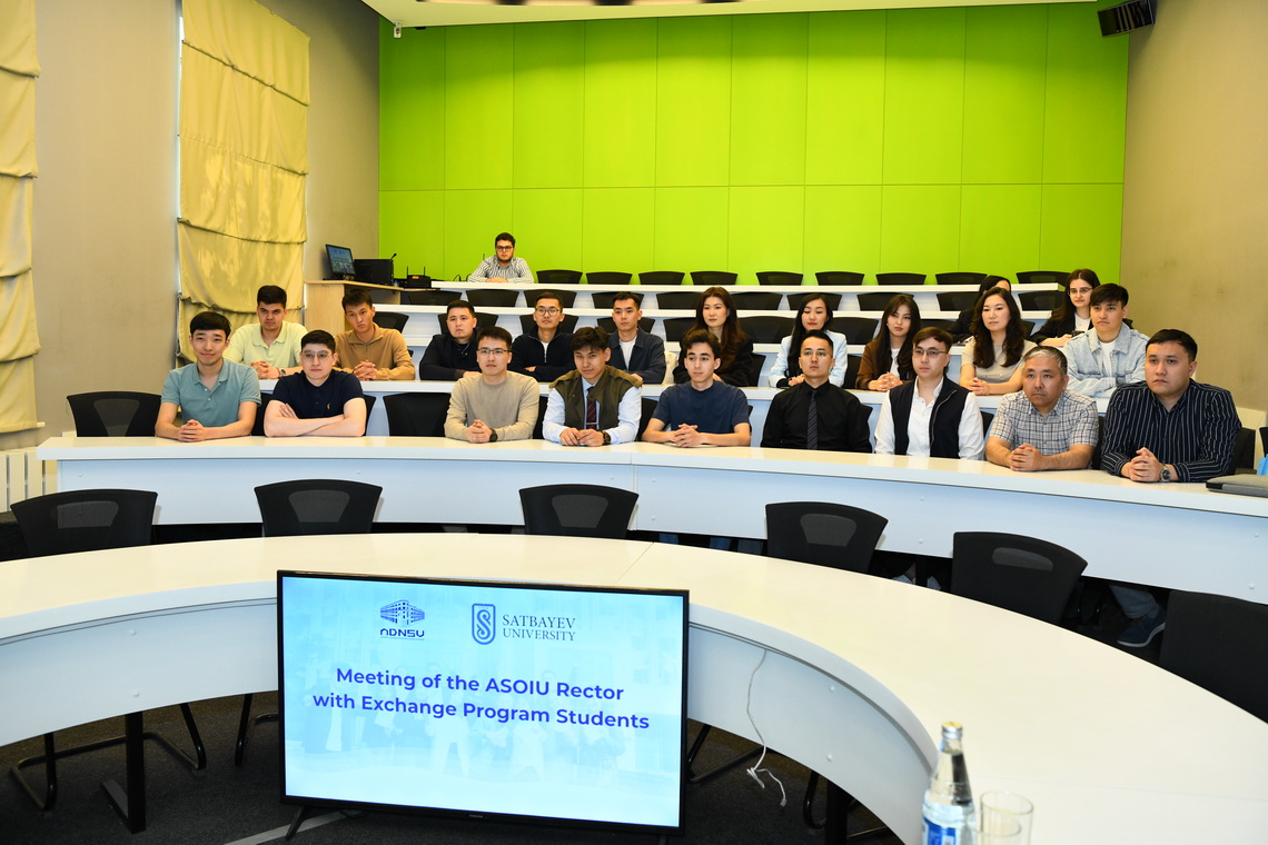 Rektor elmi-tədqiqat təcrübəsi keçən qazaxıstanlı tələbələrlə görüşüb