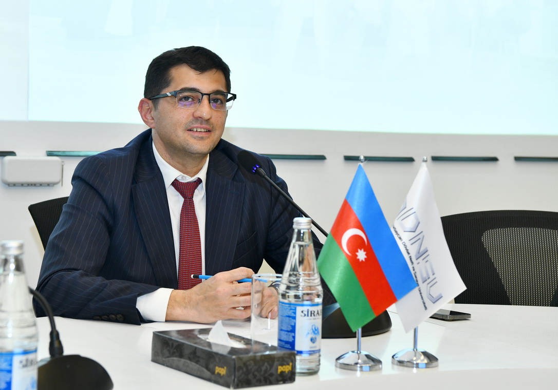 Rektor elmi-tədqiqat təcrübəsi keçən qazaxıstanlı tələbələrlə görüşüb