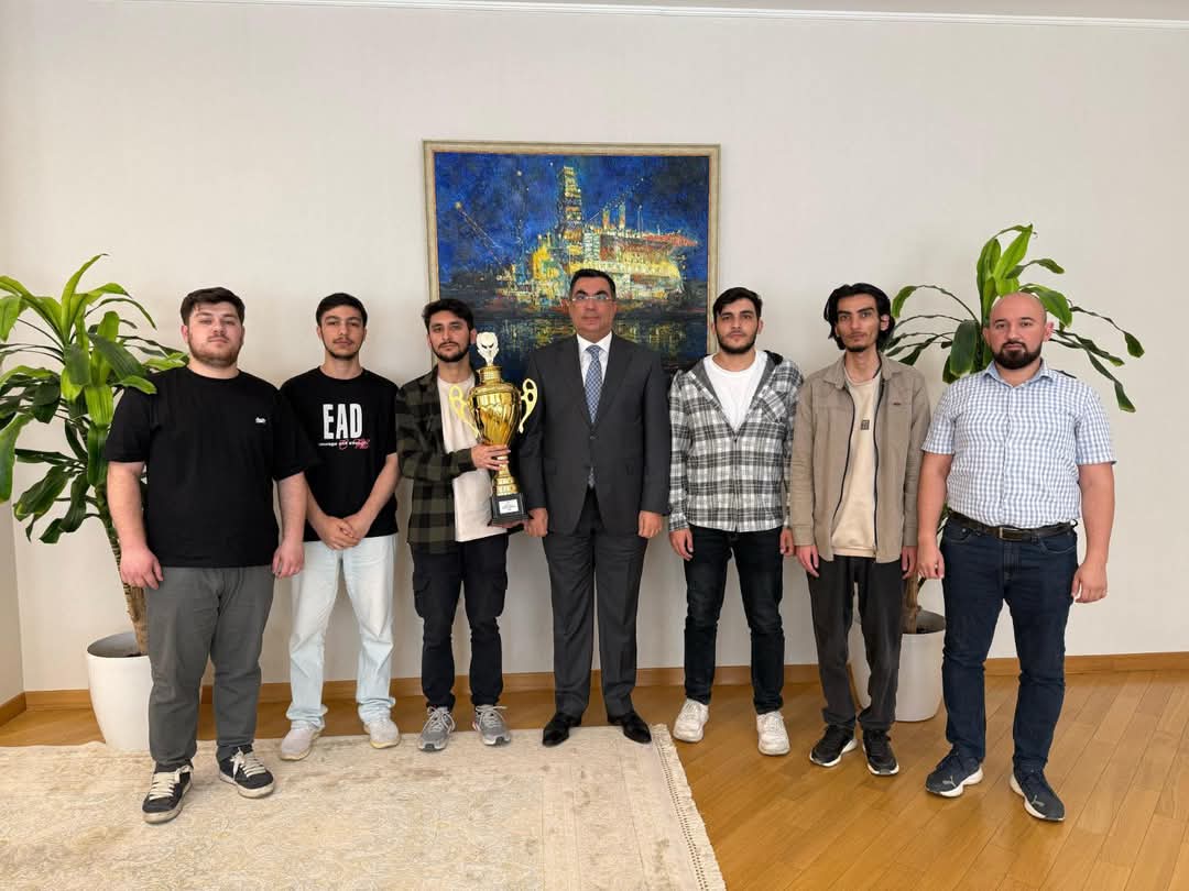 Rektor Universitetlərarası Azərbaycan Çempionatının qalibləri ilə görüşüb 