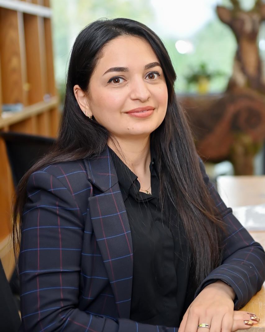 SABAH məzunu Londonda keçirilən rəsm sərgisində I yeri tutub