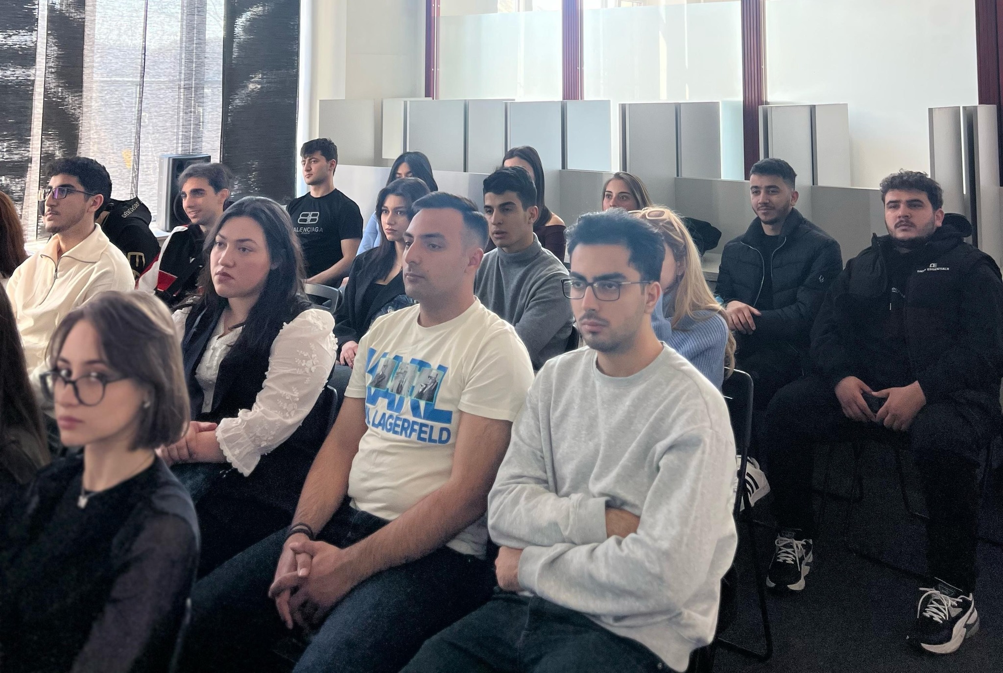 SABAH tələbələri Praqada beynəlxalq seminarda iştirak ediblər