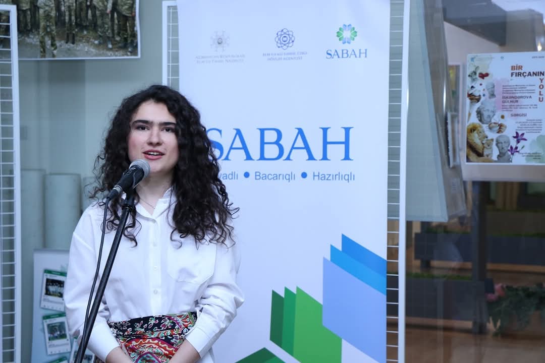 SABAH tələbəsinin “Bir fırçanın yolu” adlı sərgisi açılıb