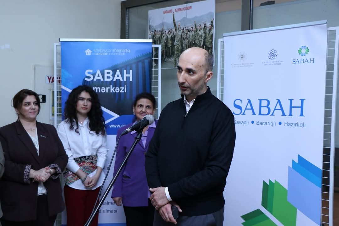 SABAH tələbəsinin “Bir fırçanın yolu” adlı sərgisi açılıb