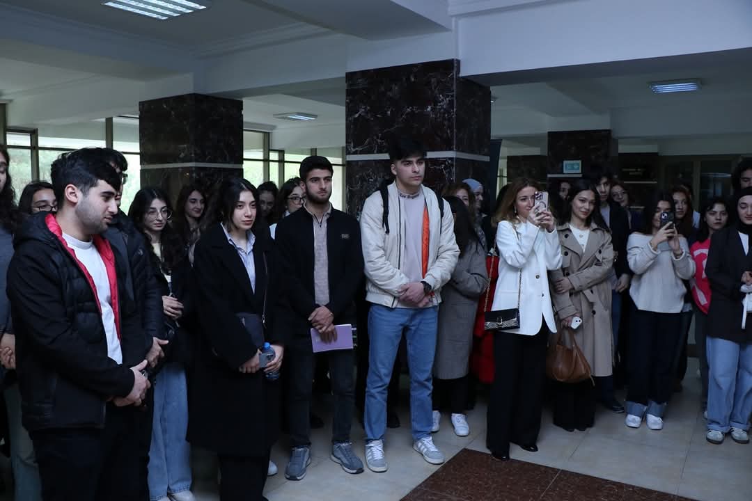 SABAH tələbəsinin “Bir fırçanın yolu” adlı sərgisi açılıb