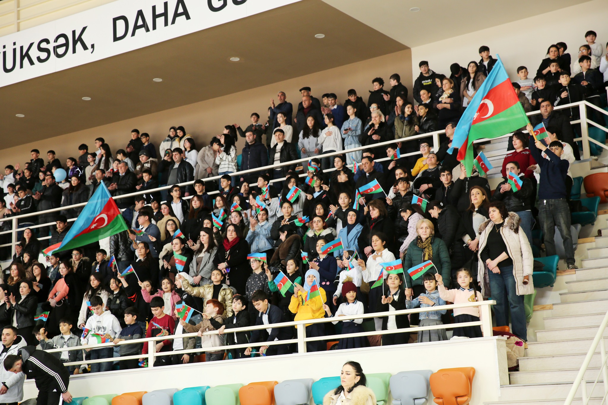 Şagirdlər arasında keçirilən voleybol yarışının qalibləri mükafatlandırılıb