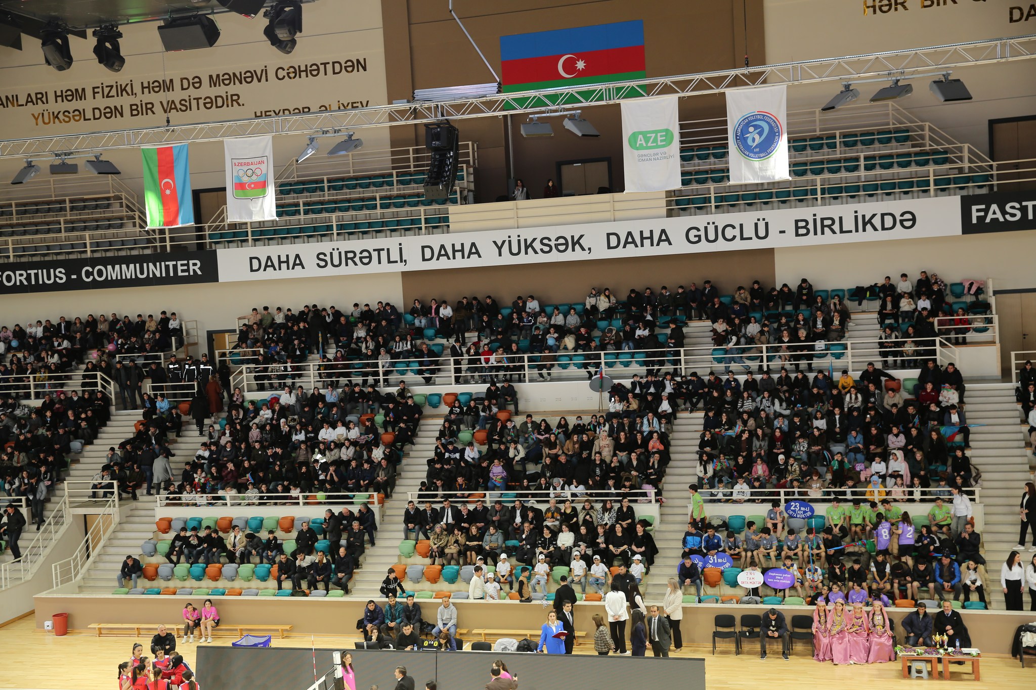 Şagirdlər arasında keçirilən voleybol yarışının qalibləri mükafatlandırılıb