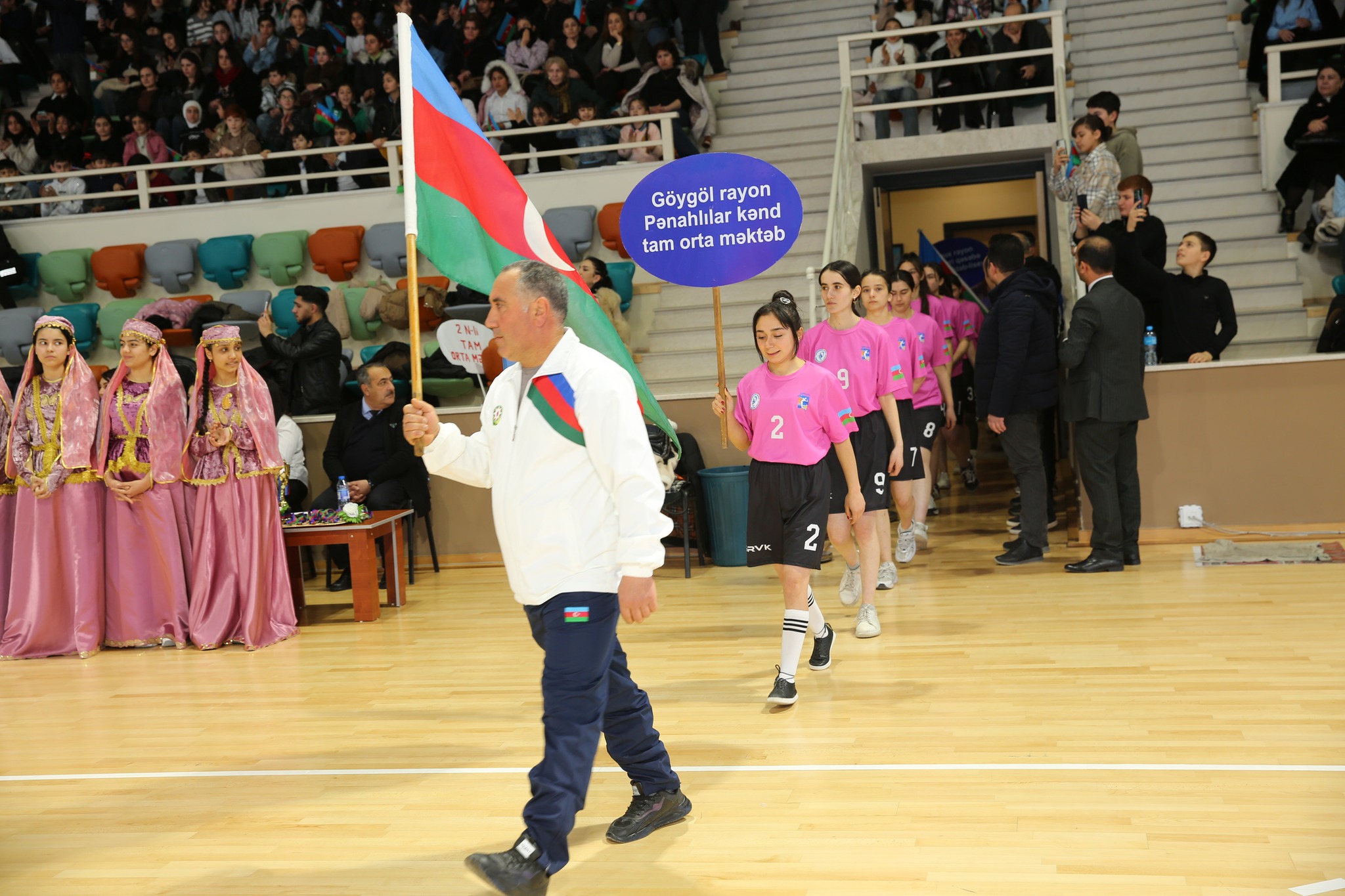 Şagirdlər arasında keçirilən voleybol yarışının qalibləri mükafatlandırılıb