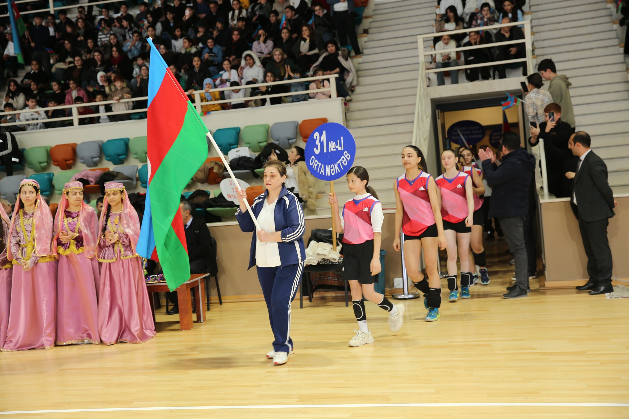 Şagirdlər arasında keçirilən voleybol yarışının qalibləri mükafatlandırılıb