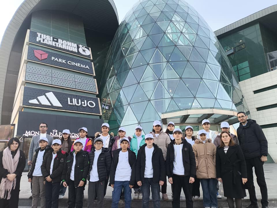 Şagirdlər Azərkosmosa ekskursiya ediblər