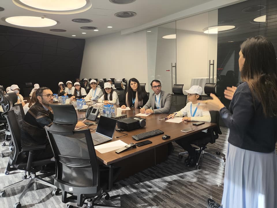 Şagirdlər Azərkosmosa ekskursiya ediblər