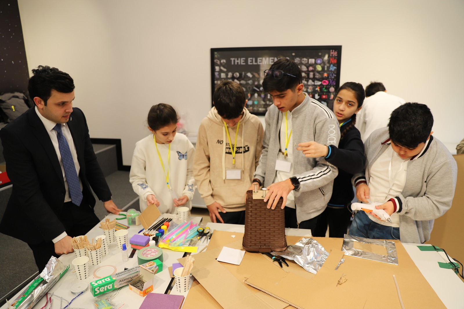 Şagirdlər “Ekoloji Sahibkarlıq” mövzusunda keçirilən Hakatonda innovativ layihələr hazırlayır