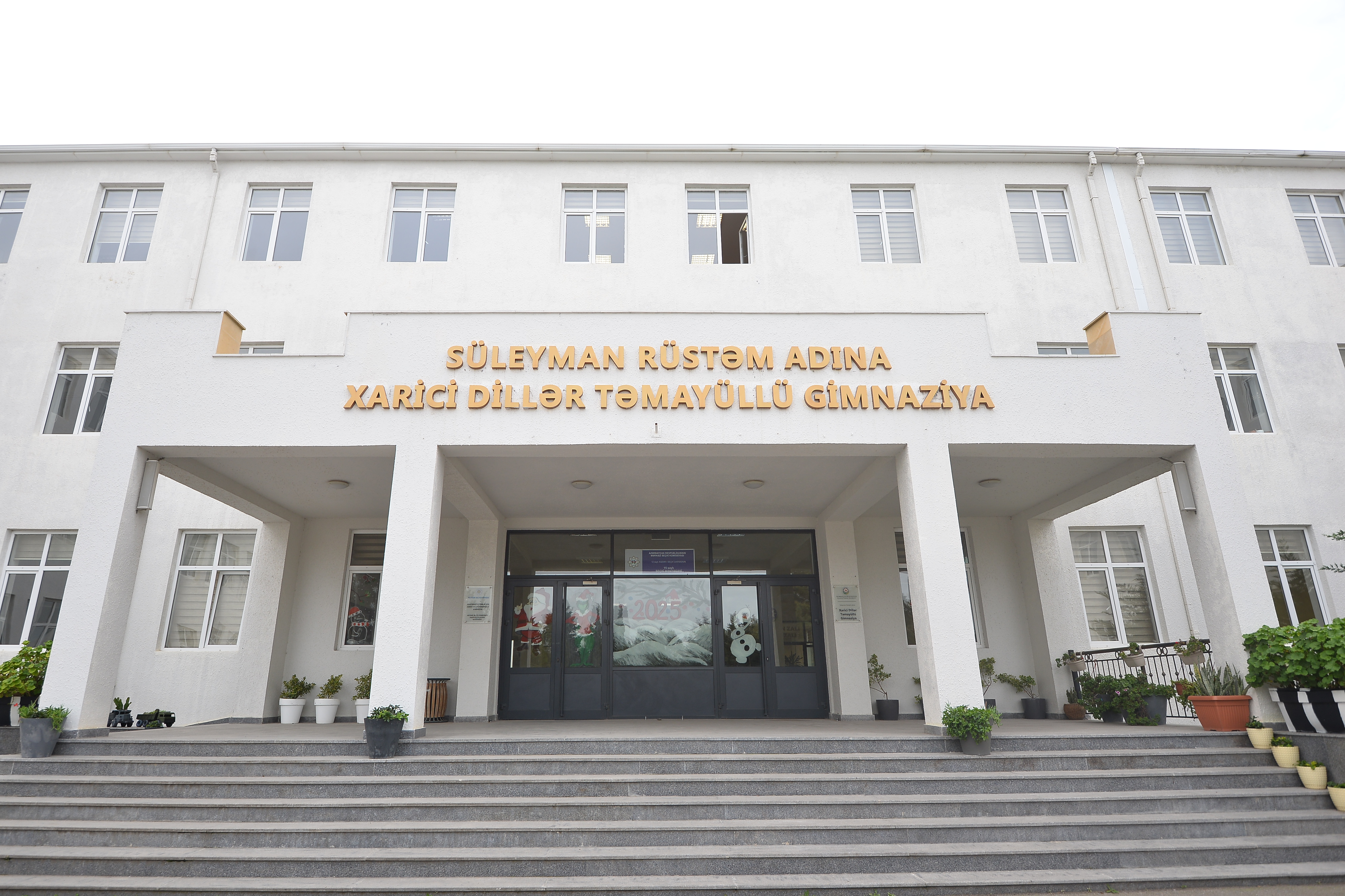 Şagirdlər kitab tərcümə etdi, xarici nəşriyyat satış hüququ üçün ödəniş almadı – Gimnaziyada bir gün 