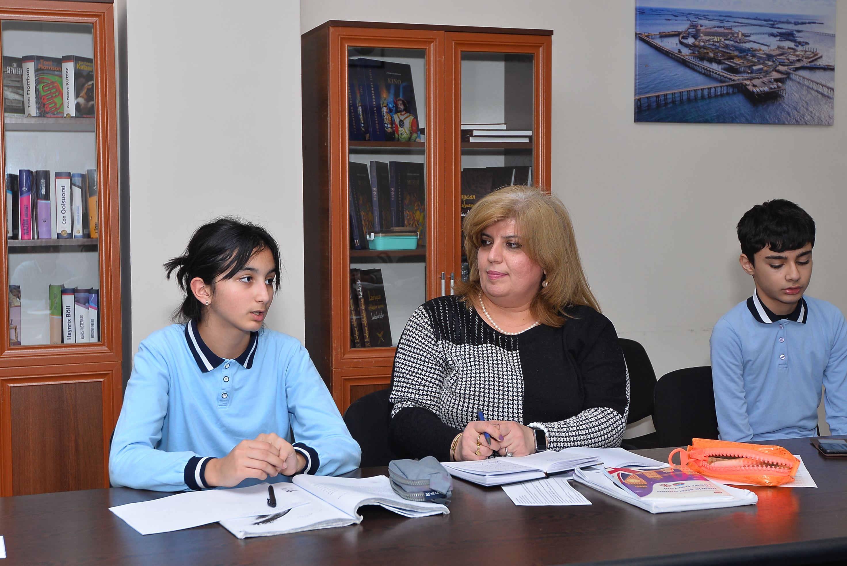 Şagirdlər kitab tərcümə etdi, xarici nəşriyyat satış hüququ üçün ödəniş almadı – Gimnaziyada bir gün