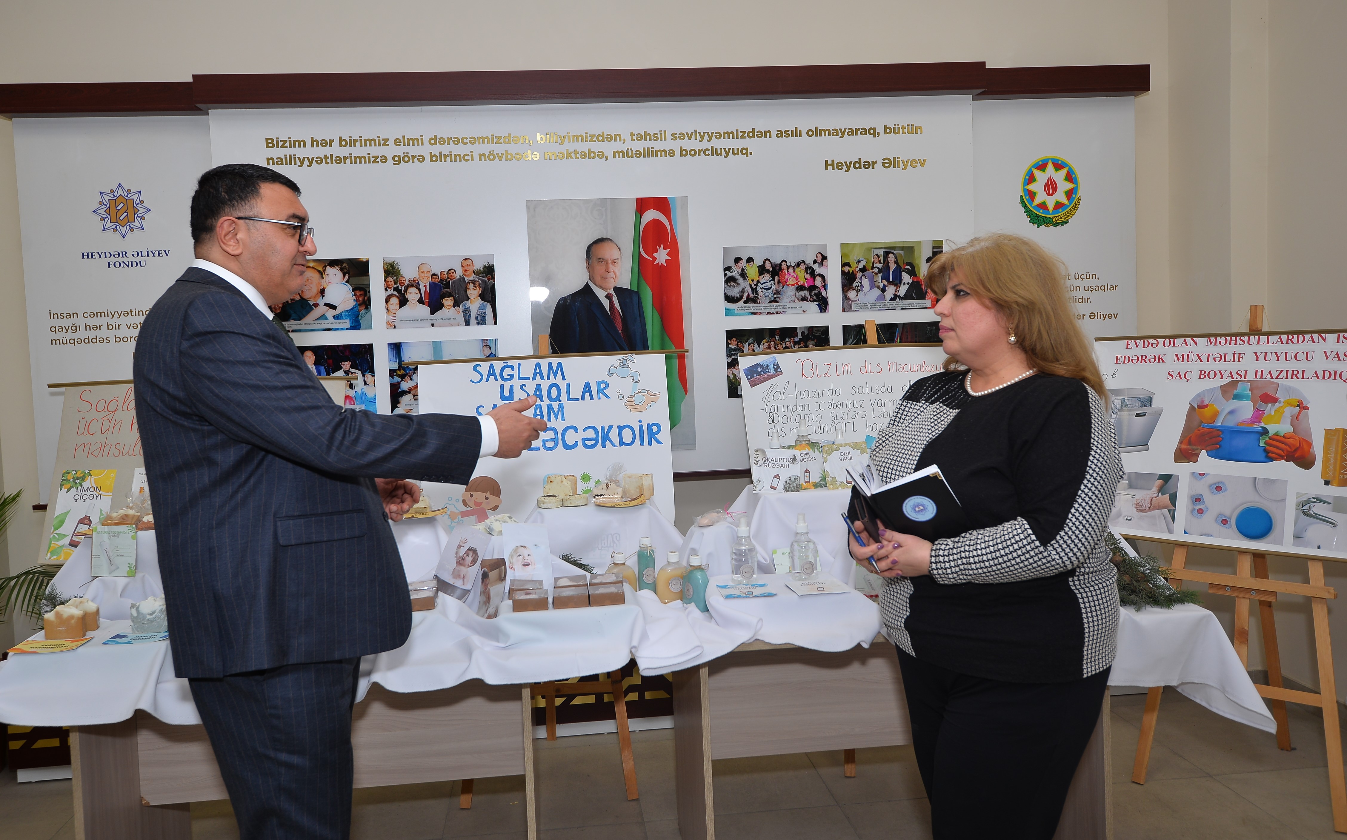 Şagirdlər kitab tərcümə etdi, xarici nəşriyyat satış hüququ üçün ödəniş almadı – Gimnaziyada bir gün