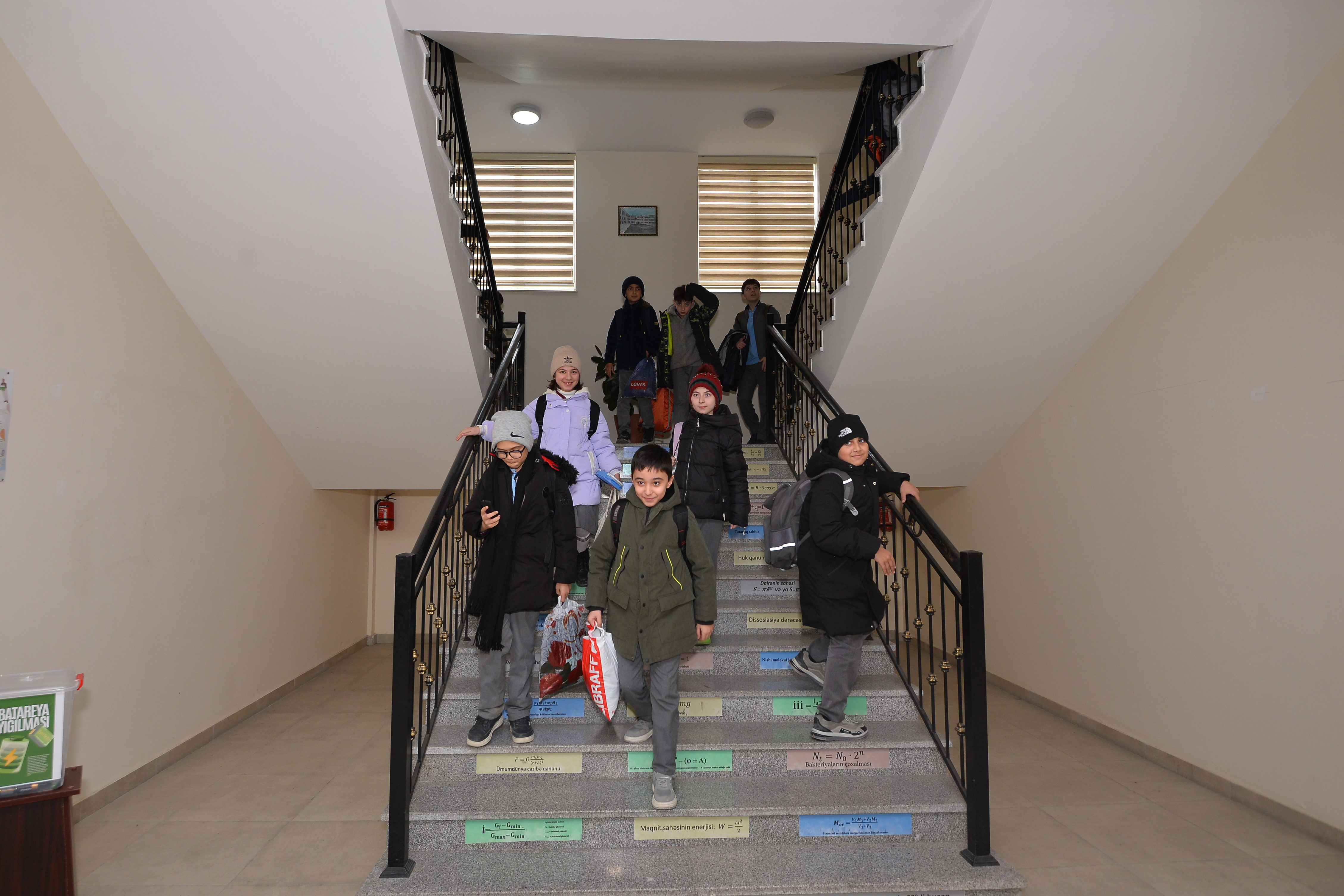 Şagirdlər kitab tərcümə etdi, xarici nəşriyyat satış hüququ üçün ödəniş almadı – Gimnaziyada bir gün