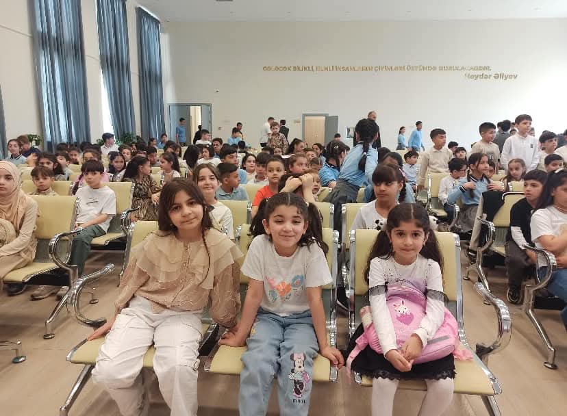 Şagirdlər kitab tərcümə etdi, xarici nəşriyyat satış hüququ üçün ödəniş almadı – Gimnaziyada bir gün