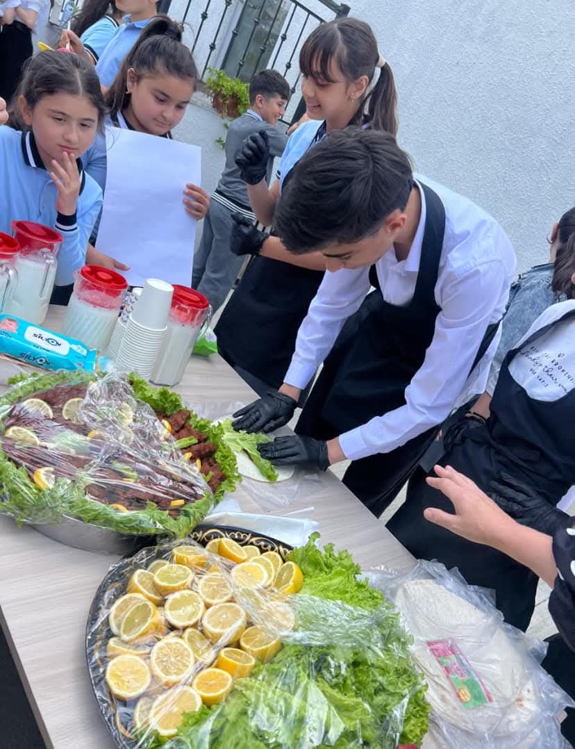 Şagirdlər kitab tərcümə etdi, xarici nəşriyyat satış hüququ üçün ödəniş almadı – Gimnaziyada bir gün