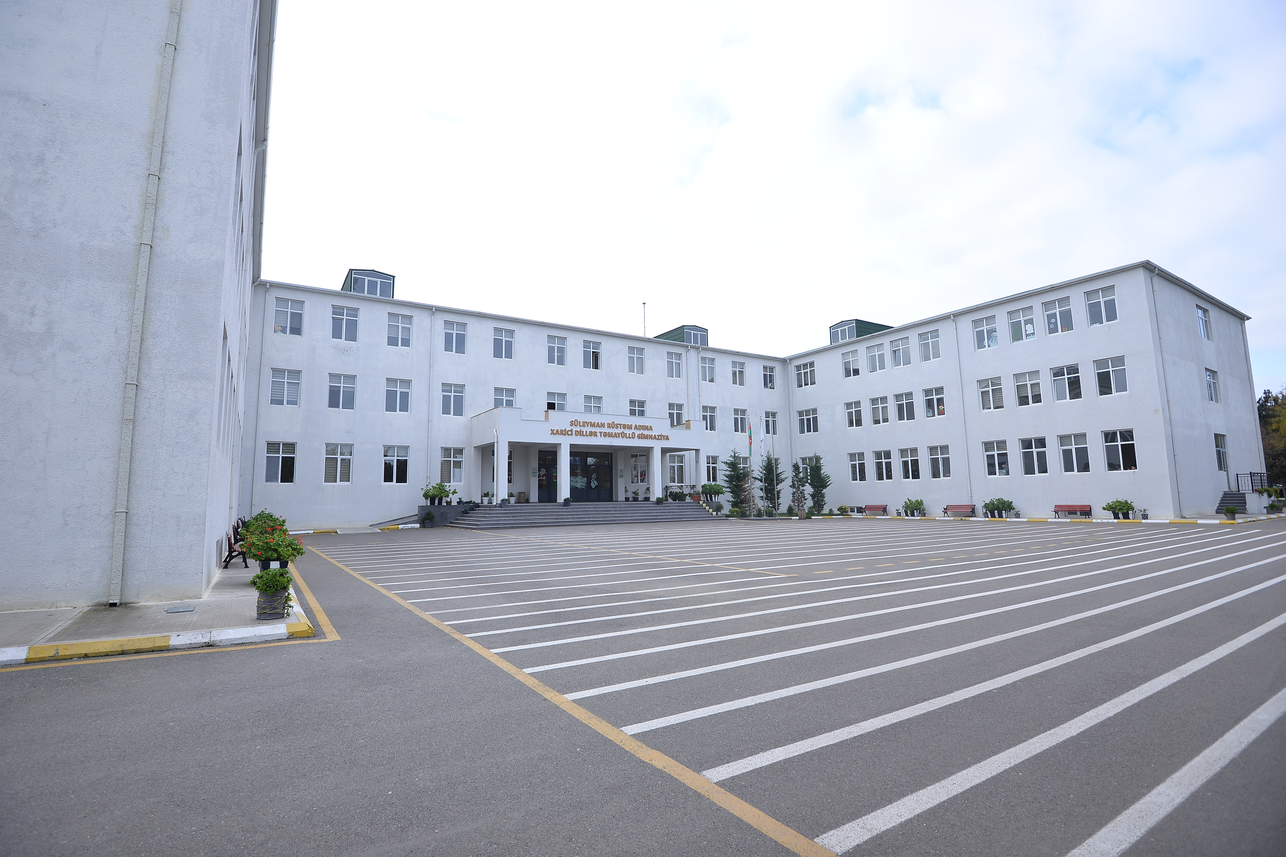 Şagirdlər kitab tərcümə etdi, xarici nəşriyyat satış hüququ üçün ödəniş almadı – Gimnaziyada bir gün