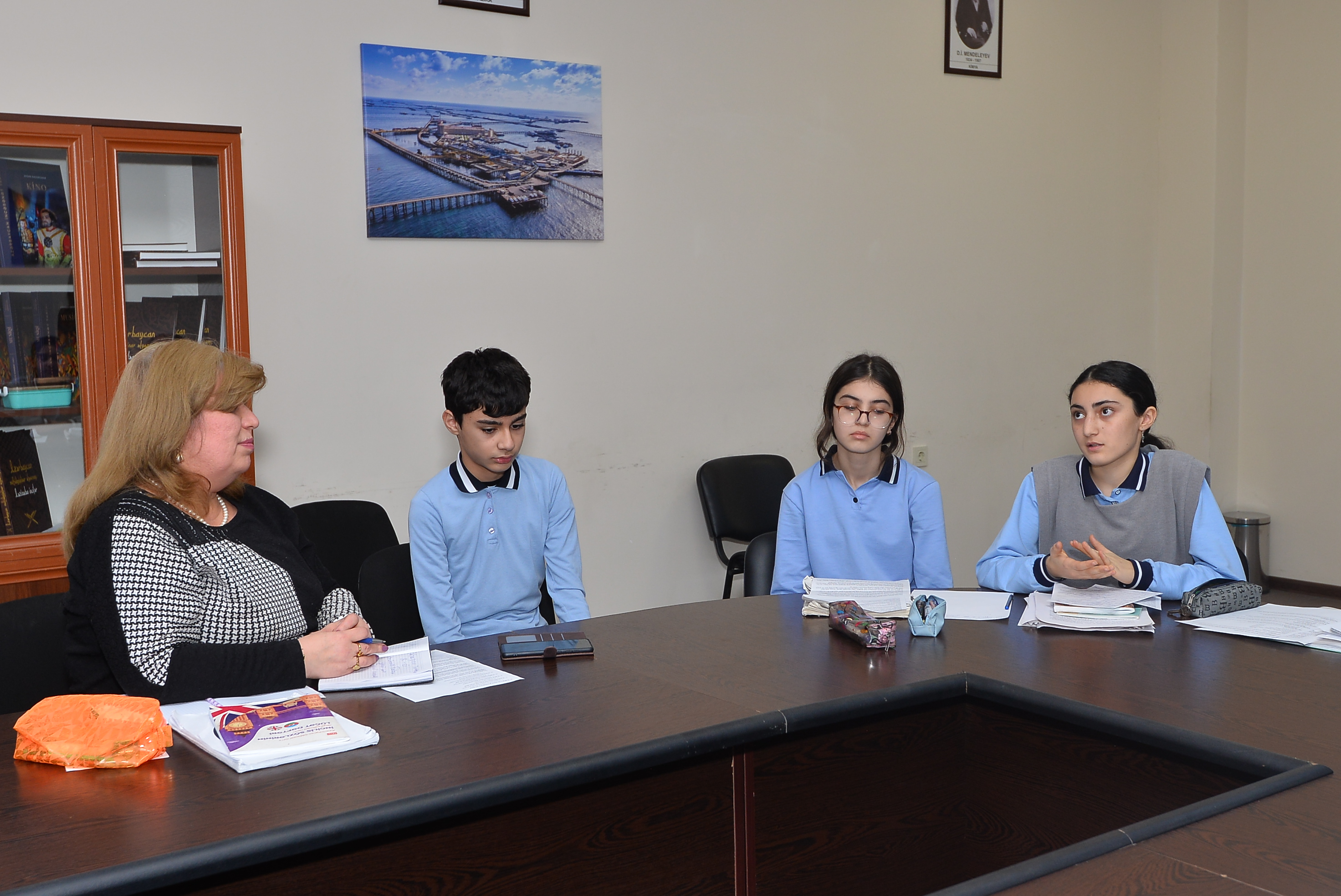 Şagirdlər kitab tərcümə etdi, xarici nəşriyyat satış hüququ üçün ödəniş almadı – Gimnaziyada bir gün