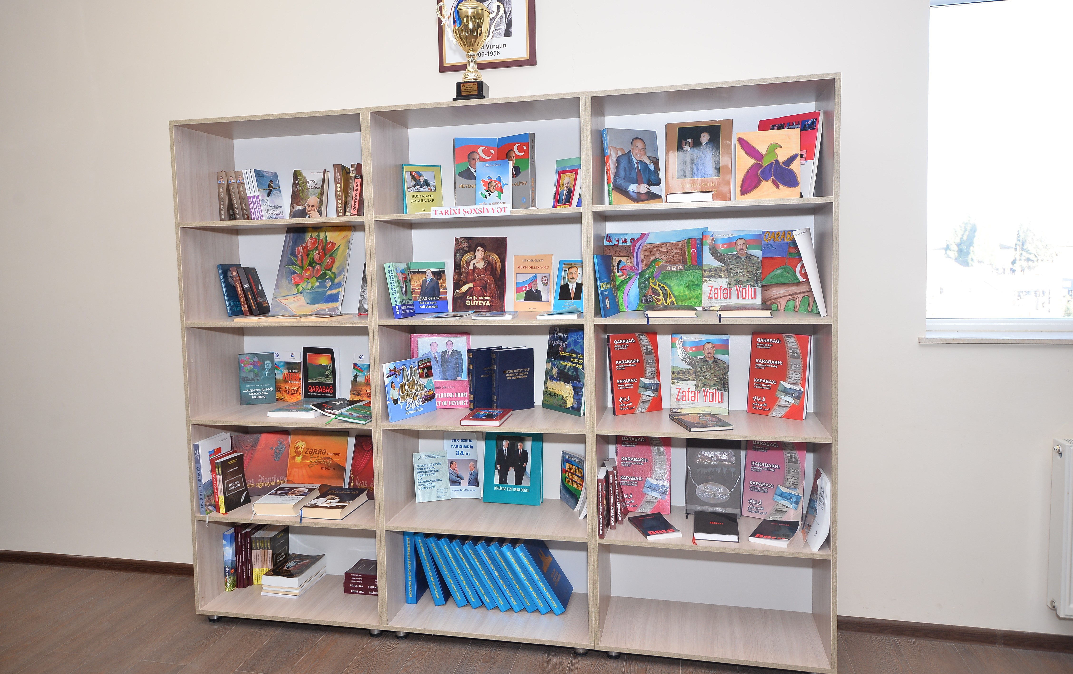 Şagirdlər kitab tərcümə etdi, xarici nəşriyyat satış hüququ üçün ödəniş almadı – Gimnaziyada bir gün